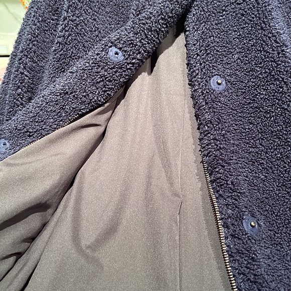 Gap Women’s Navy Sherpa Coat with Zipper and Snaps Sz XL - Picture 3 of 11